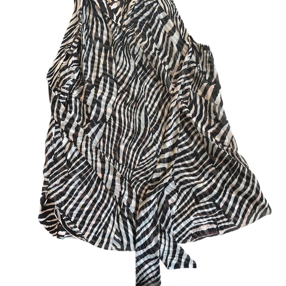 WHBM Zebra Print Sleeveless Blouse - Picture 4 of 8